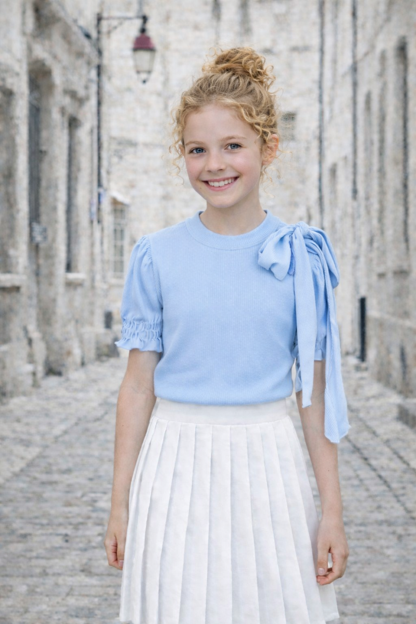 Lichtblauw shirt met royale strik