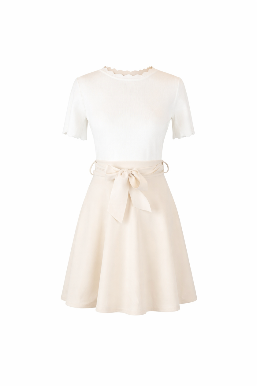 Beige rokje met strikceintuurtje