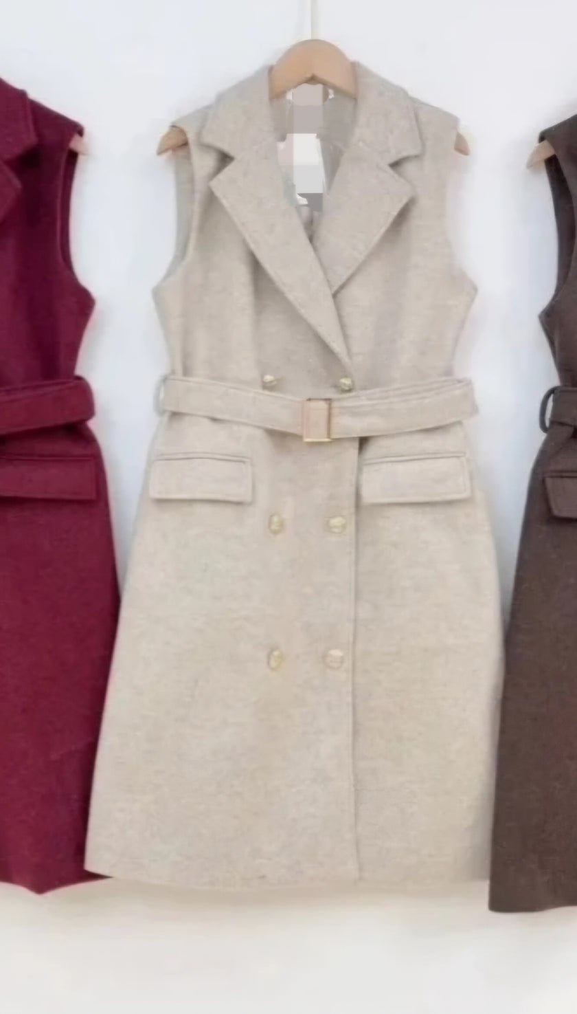 Zandkleur mouwloze blazerdress